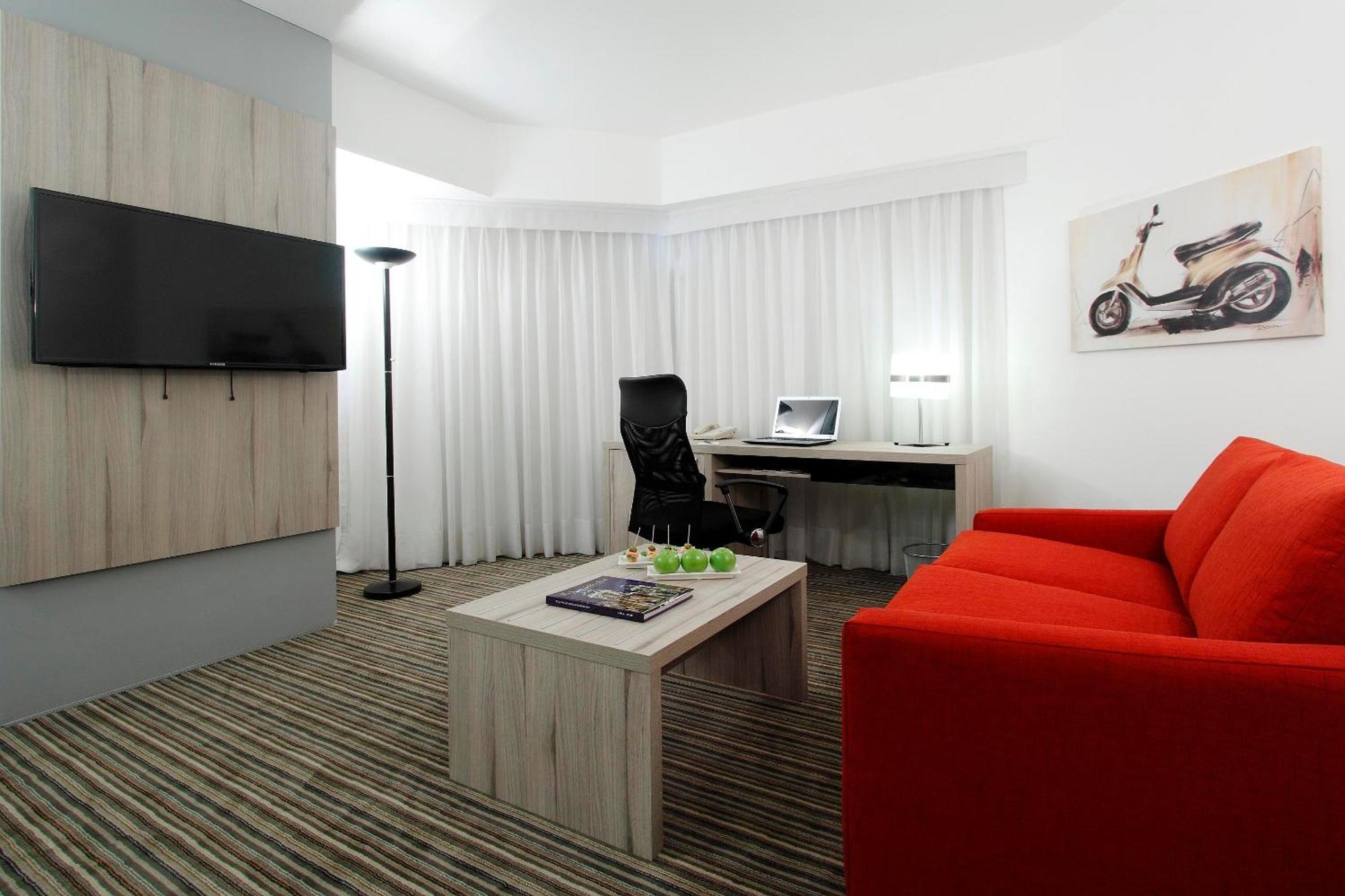 Crowne Plaza By Ihg Hotel 5*