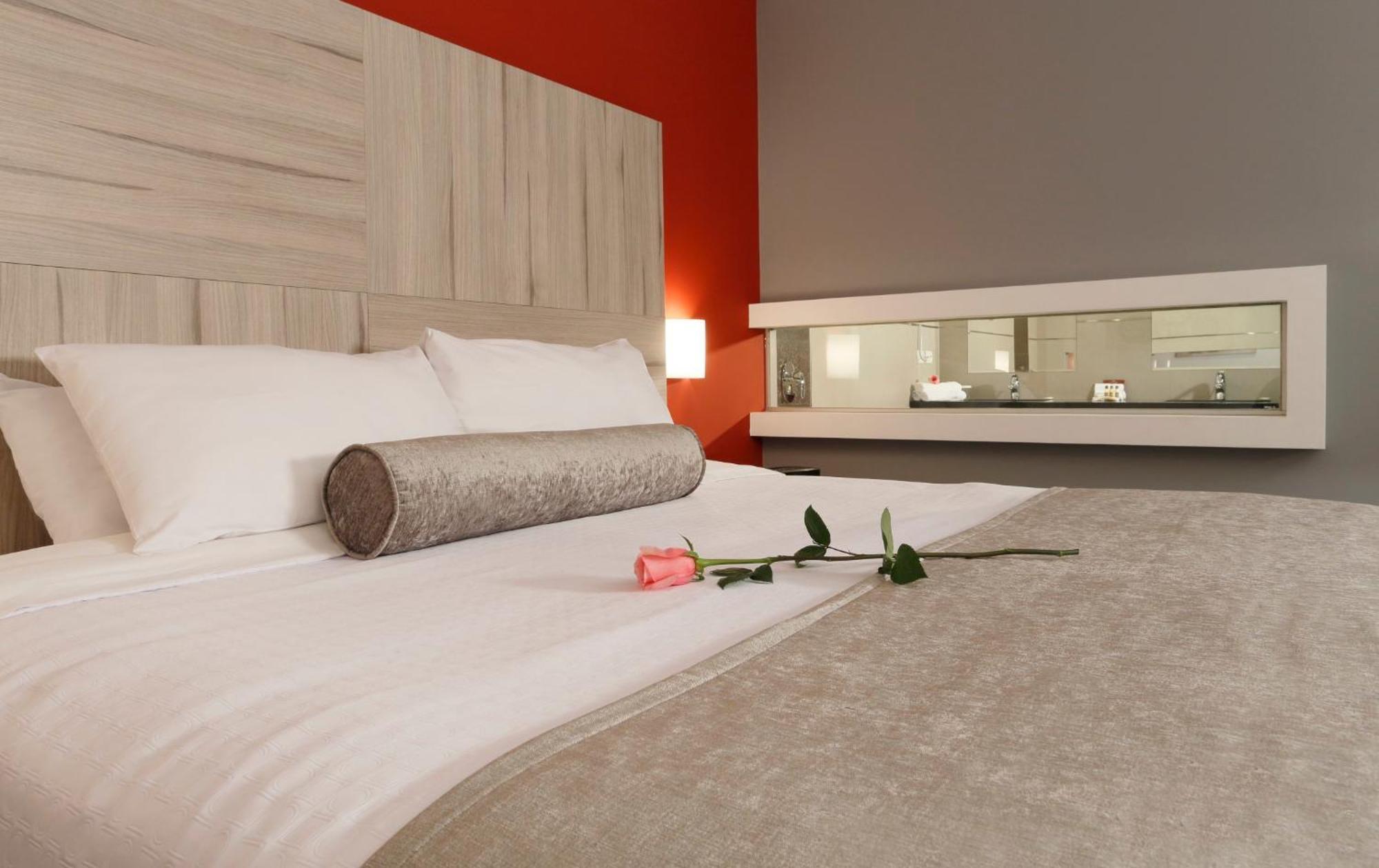 Crowne Plaza By Ihg Hotel