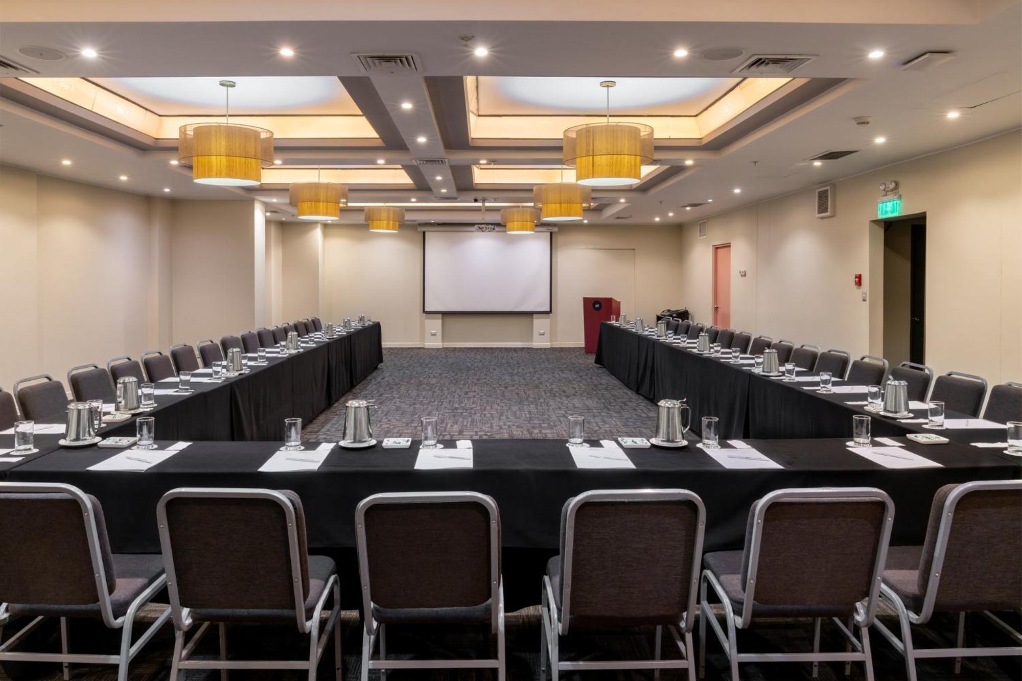 Crowne Plaza By Ihg Hotel 5*