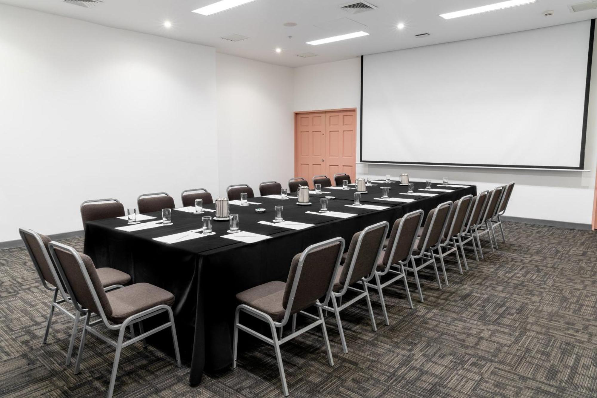 Crowne Plaza By Ihg Hotel 5*