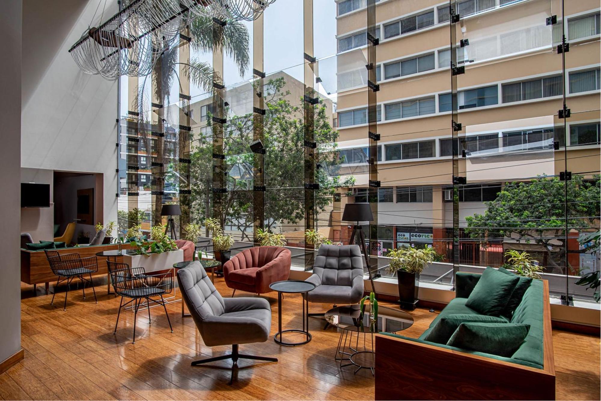 Crowne Plaza By Ihg Hotel